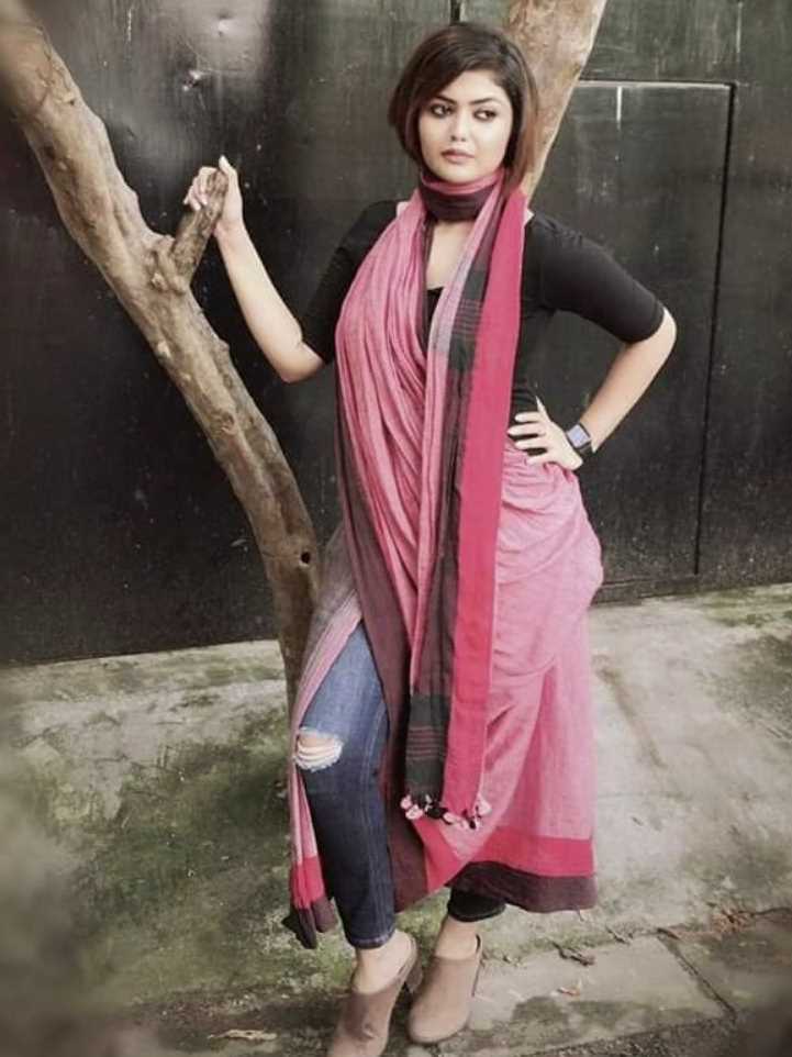 Actress Saayoni Ghosh hot photo