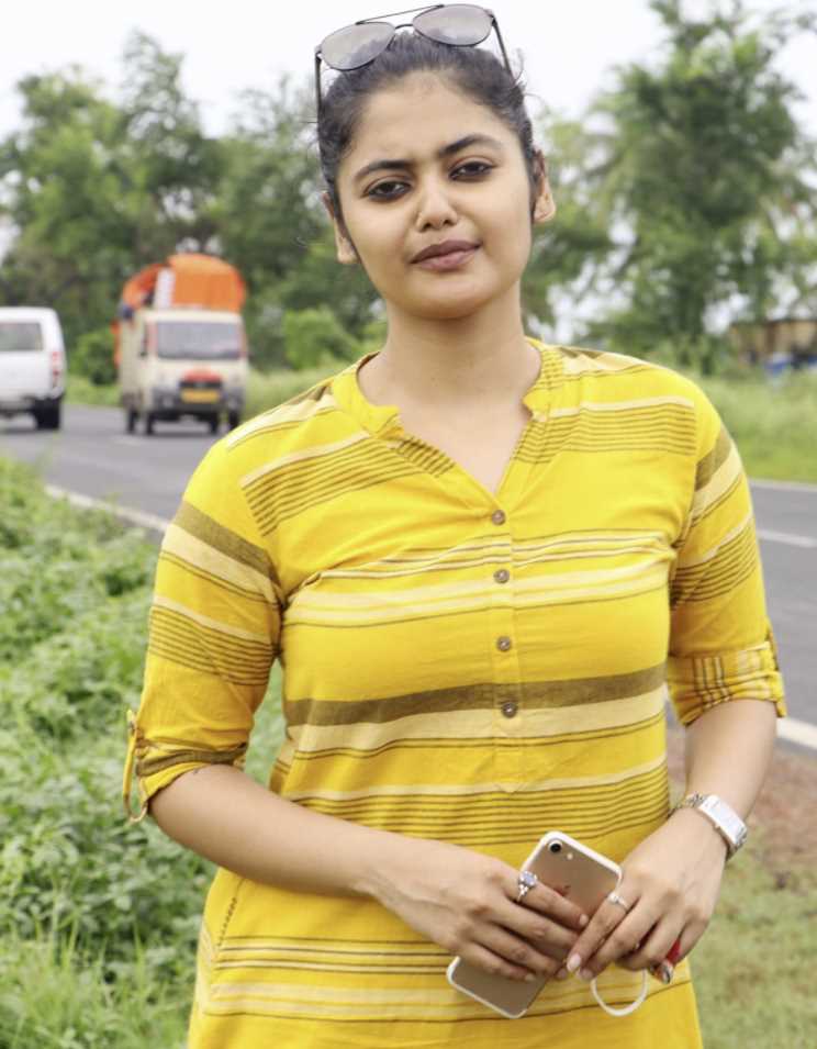 Saayoni Ghosh yellow dress photo