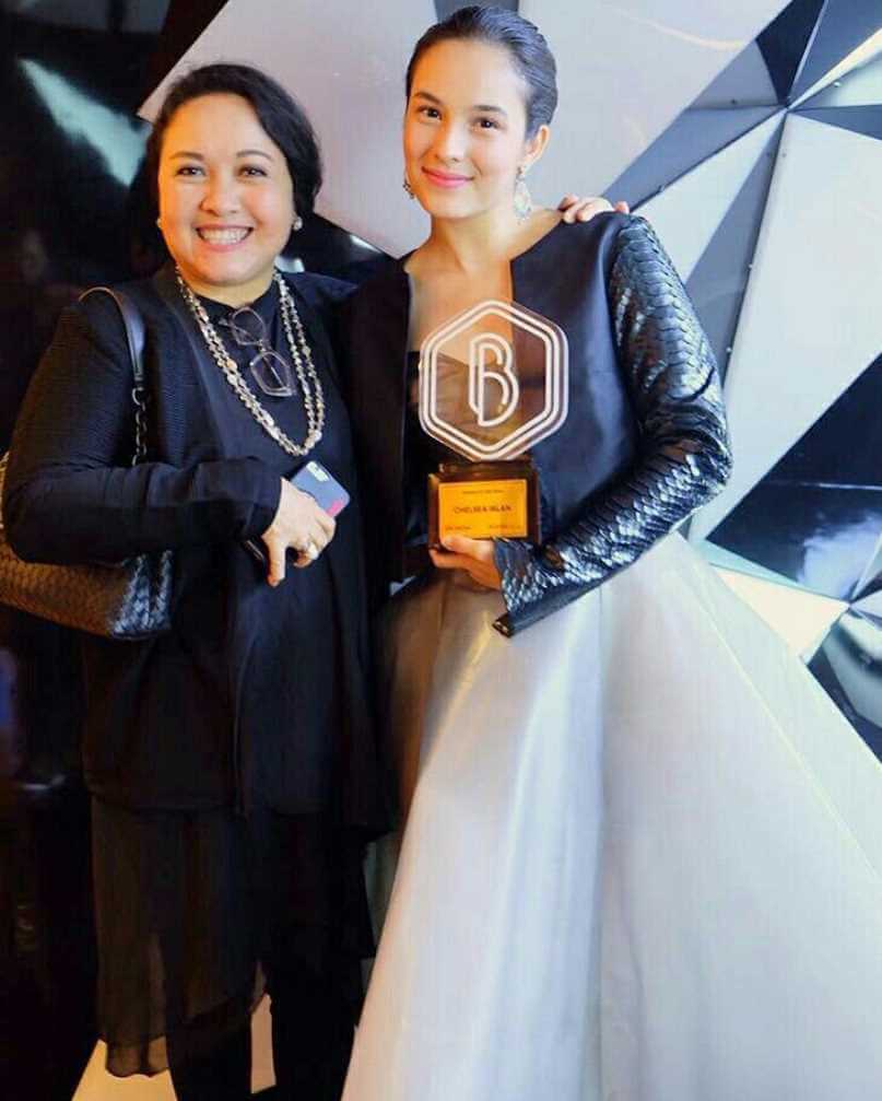Chelsea Islan with her Mother Photo